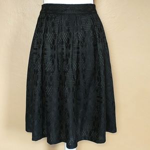 She + Sky Floral Lace Overlay Midi Skirt S Black
